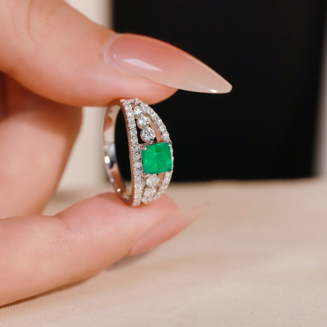 14k Gold 1.68 Ctw Vivid Green Natural Emerald & Diamond Ring - 6