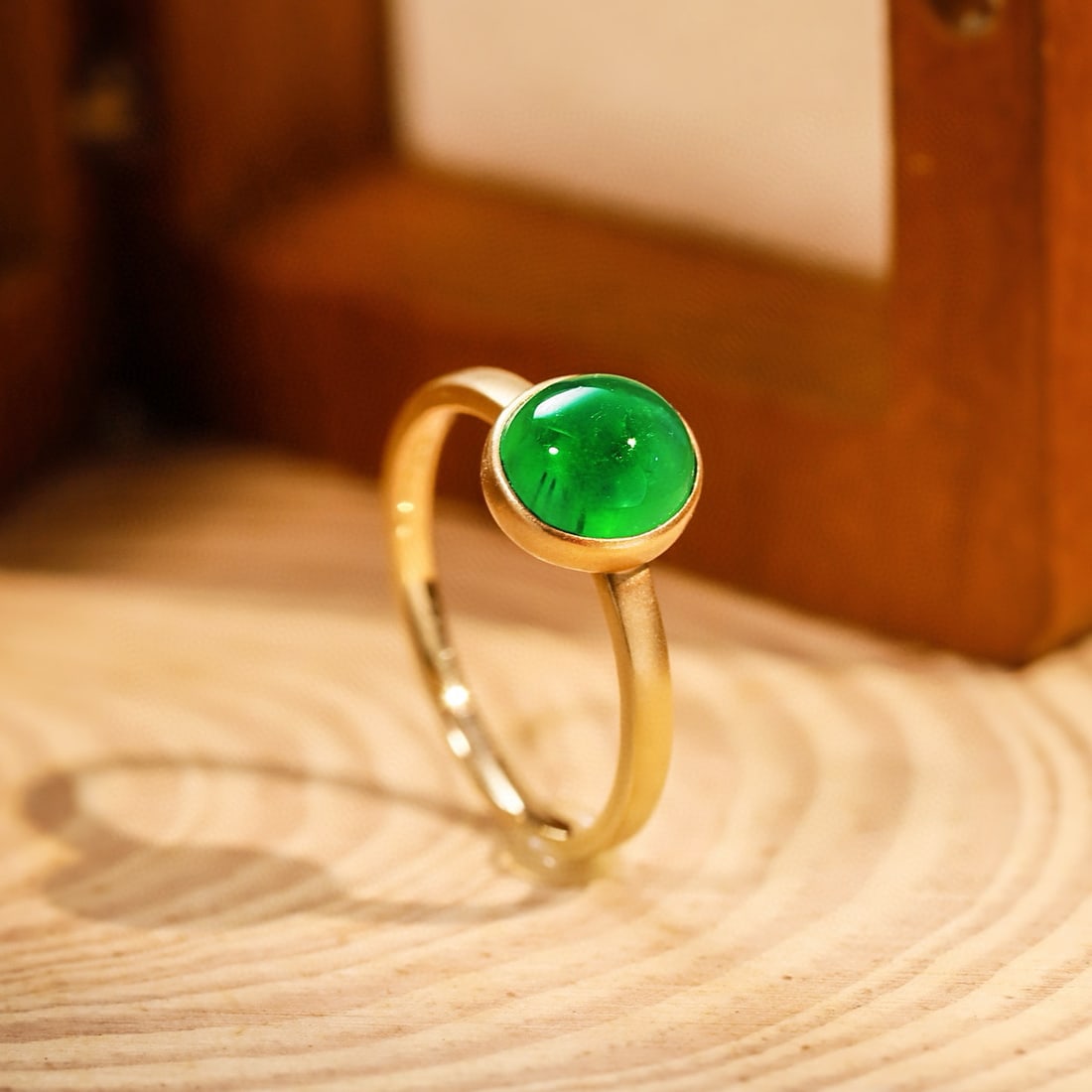 14k Gold 1.77 Ct Vivid Green Natural Emerald Ring: Ref:231080091 // gold content:14k gold // ring size:7. 25us // // main gemstone:emerald // shape:oval // carat weight:1. 77ct // color:vivid green // treatment:natural // Condition: New Low Estimate: