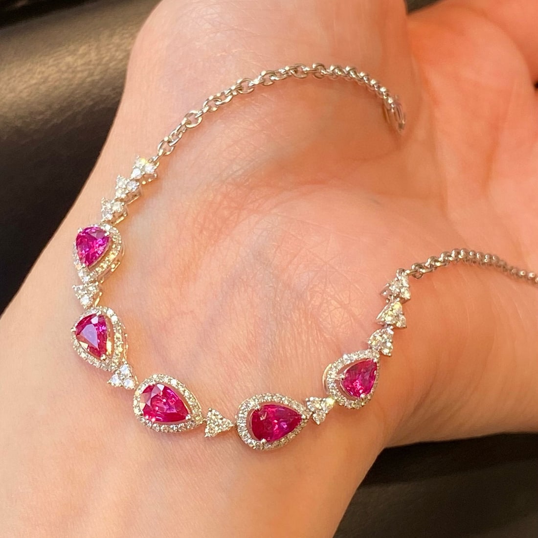 14k Gold 3.02 Ctw Natural Ruby & Diamond Bracelet: Ref:231080114 // gold content:14k gold // main gemstone:ruby // shape:pear // carat weight:2. 06ct // color:red // treatment:natural // // adjacent gemstone 2 : diamond // shape:round // carat
