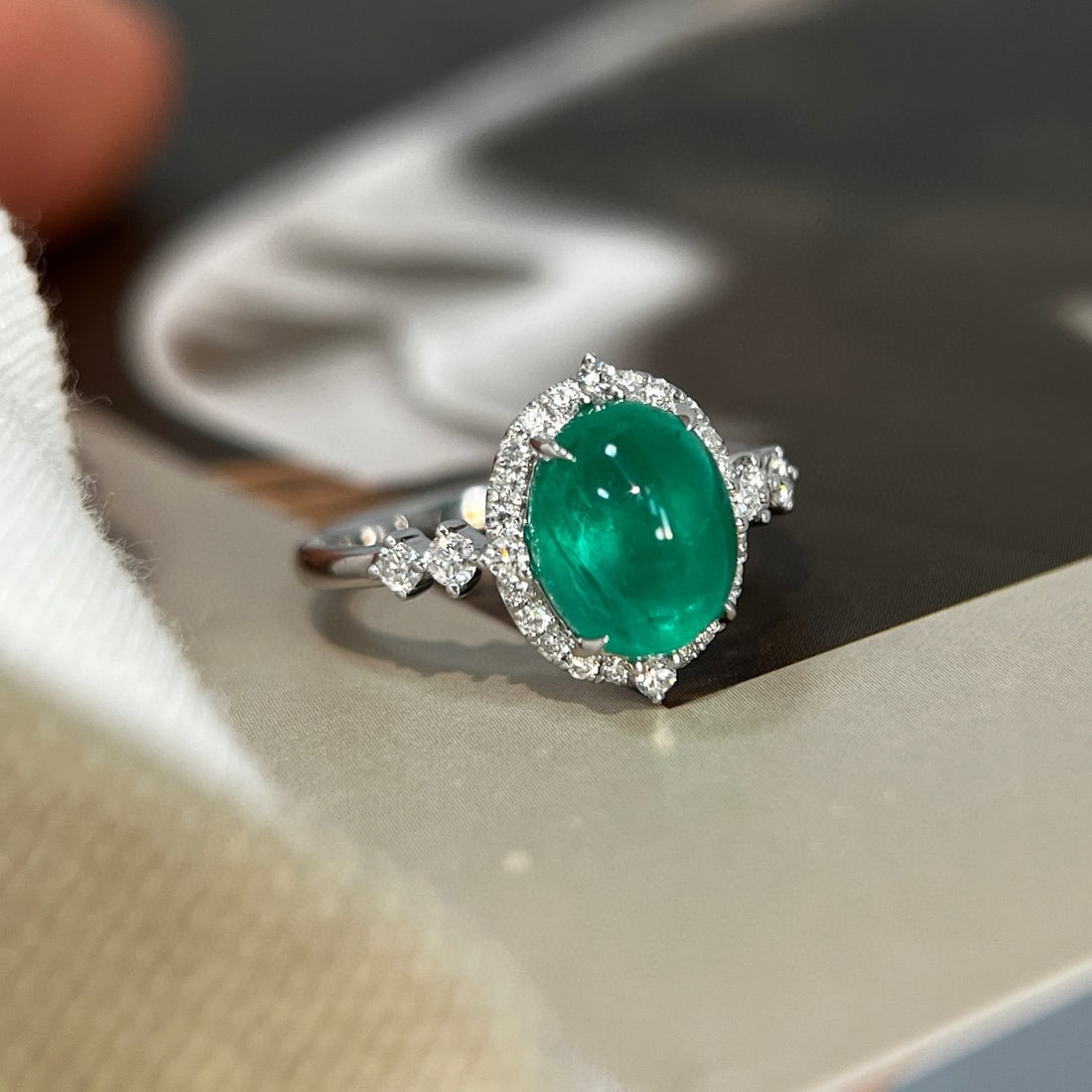 14k Gold 3.14 Ctw Vivid Green Natural Emerald & Diamond Ring - 2