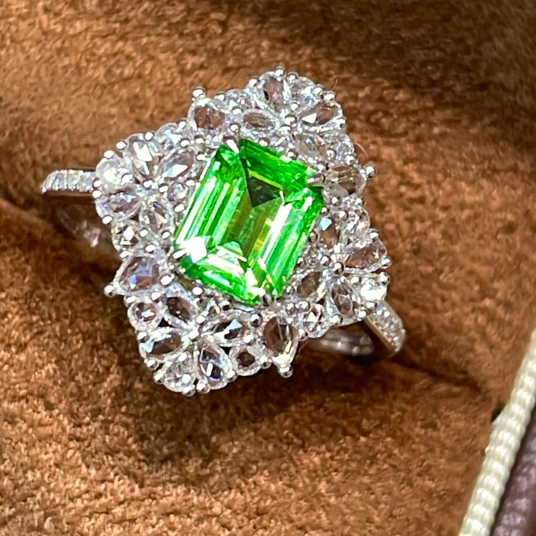 14k Gold 1.09 Ct Natural Tsavorite & Diamond & Sapphire Ring - 3