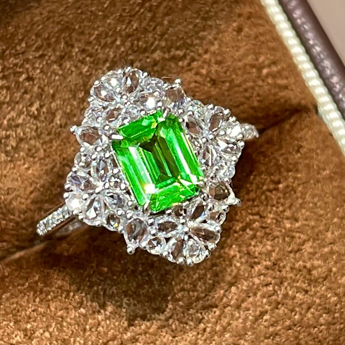 14k Gold 1.09 Ct Natural Tsavorite & Diamond & Sapphire Ring - 4