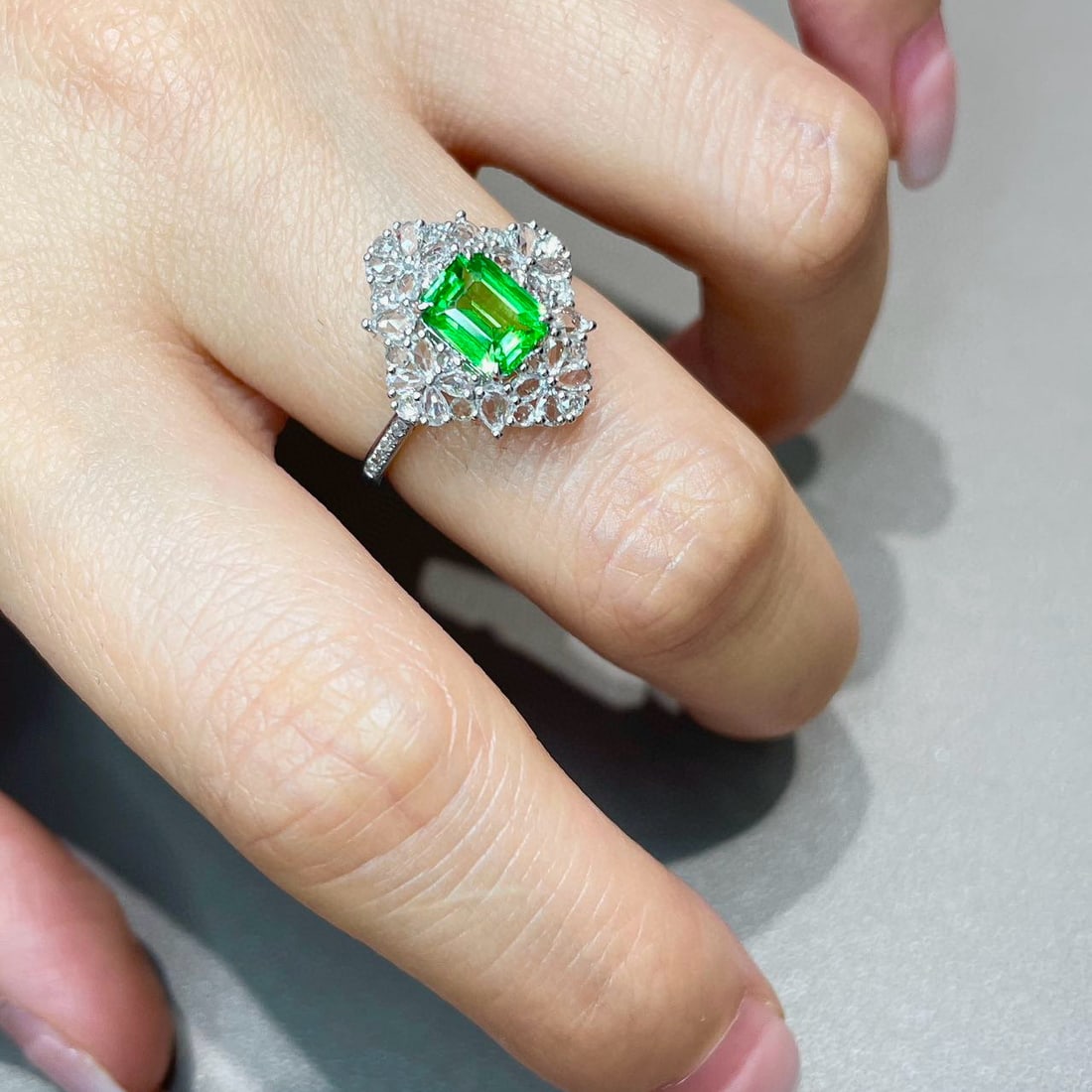 14k Gold 1.09 Ct Natural Tsavorite & Diamond & Sapphire Ring - 6