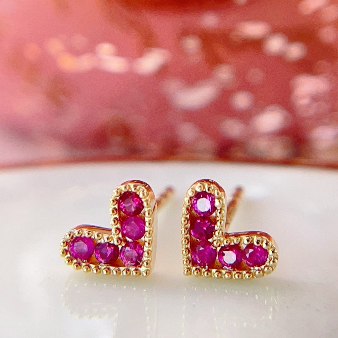 14k Gold 0.16 Ct Natural Ruby Earrings: Ref:231080144 // gold content:14k gold // main gemstone:ruby // shape:round // carat weight:0. 16ct // color:red // treatment:natural // cut grade:g // High Estimate: 3000 Condition: New Low