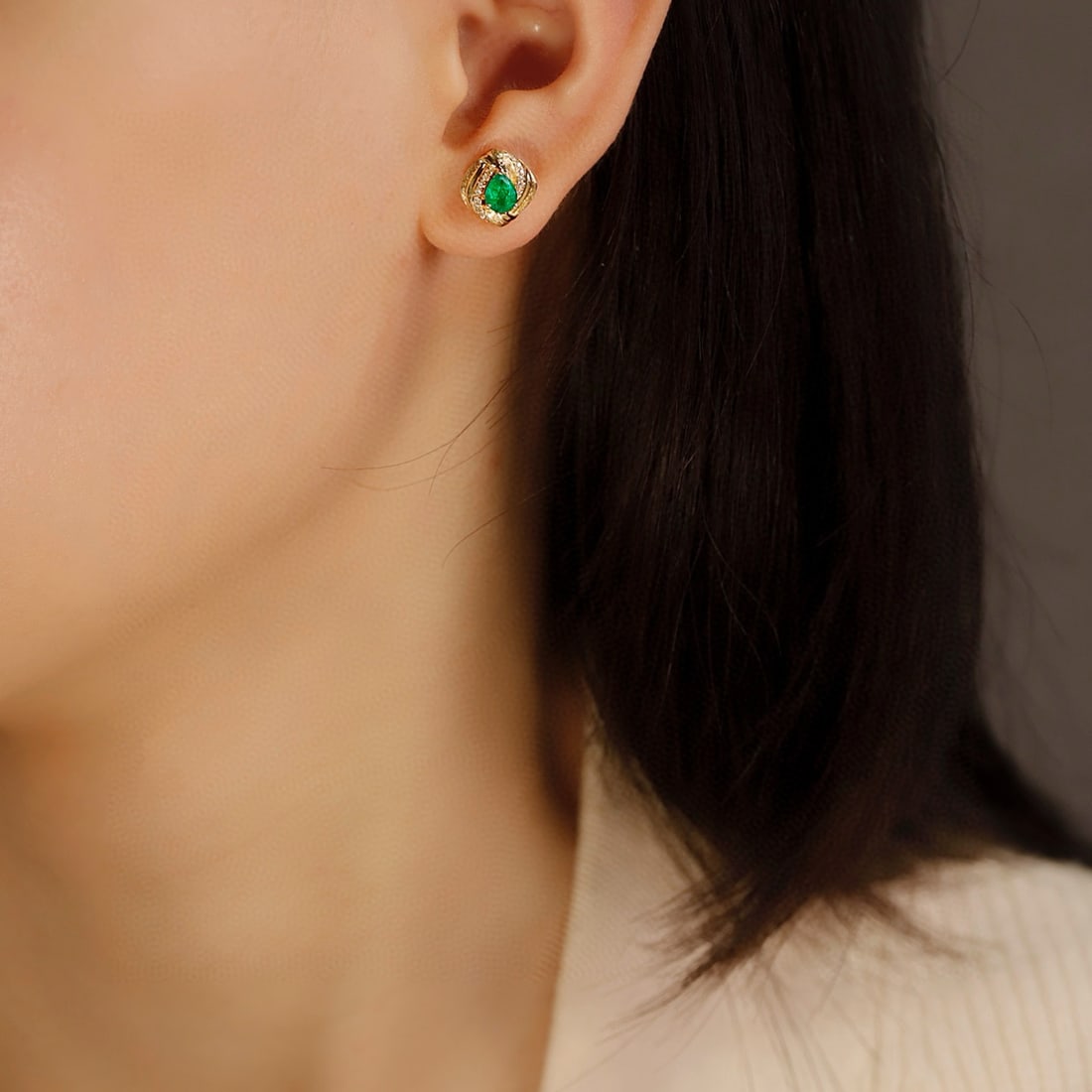 14k Gold 0.77 Ctw Vivid Green Natural Emerald & Diamond Earrings - 2