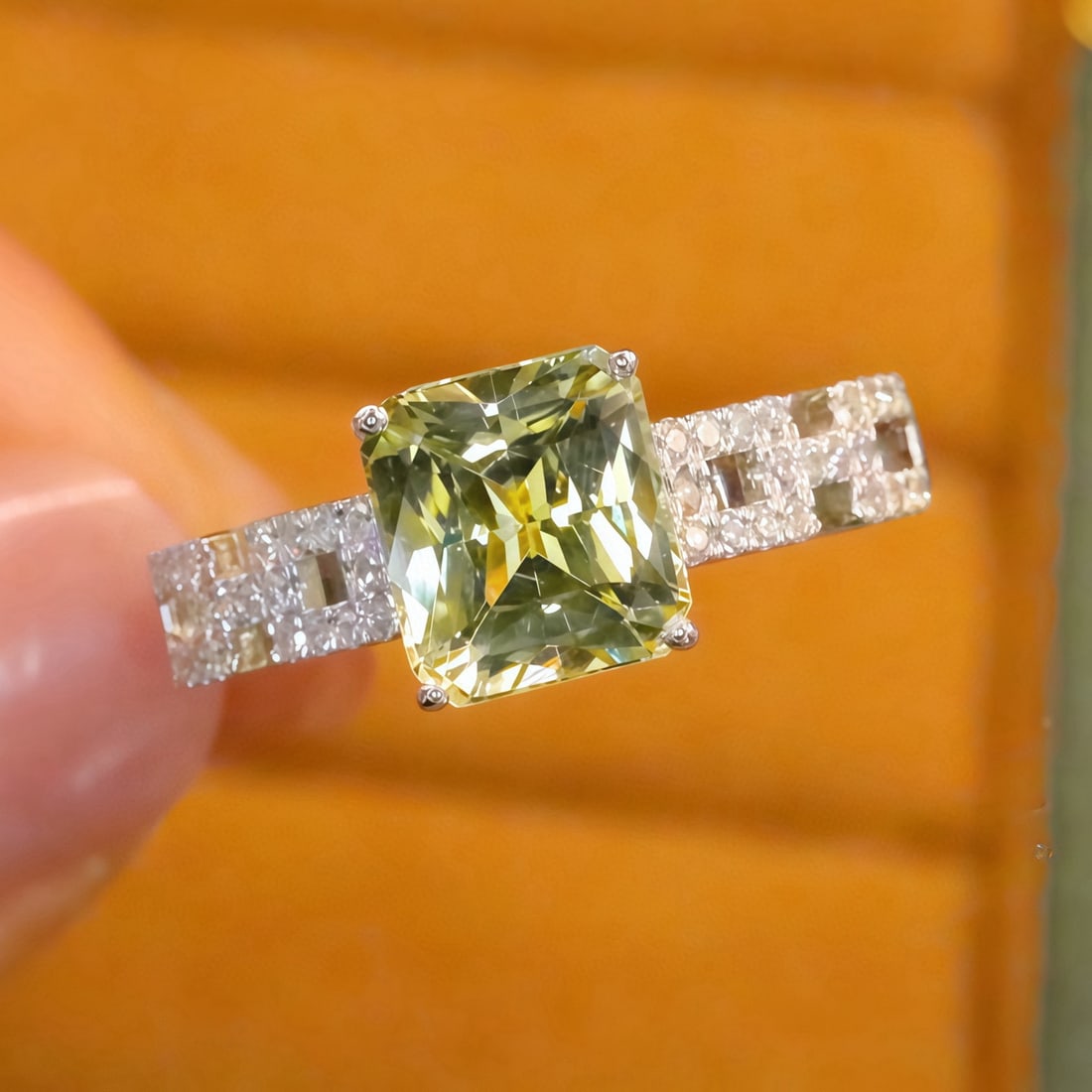 14k Gold 1.85 Ctw Natural Chrysoberyl & Diamond Ring: Ref:231080157 // gold content:14k gold // ring size:7. 25us // // main gemstone:chrysoberyl // shape:octagonal // carat weight:1. 73ct // color:yellow // treatment:natural // // adjacent gemstone 2 :