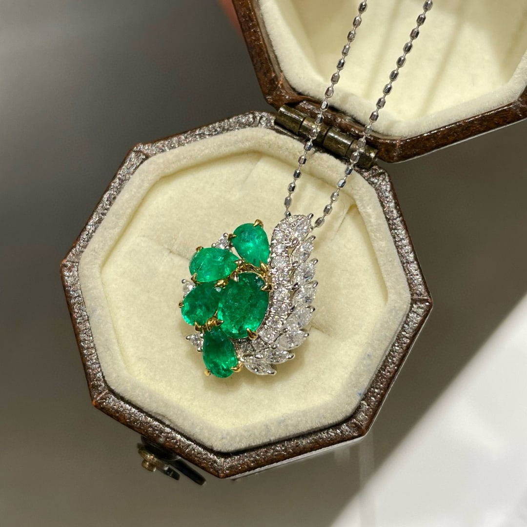 14k Gold 1.07 Ct Natural Emerald & Diamond Pendant( Without Chain ): Ref:231080159 // gold content:14k gold // main gemstone:emerald // shape:multiple // carat weight:1. 07ct // color:green // treatment:natural // // adjacent gemstone 2 : diamond // shape:multiple //