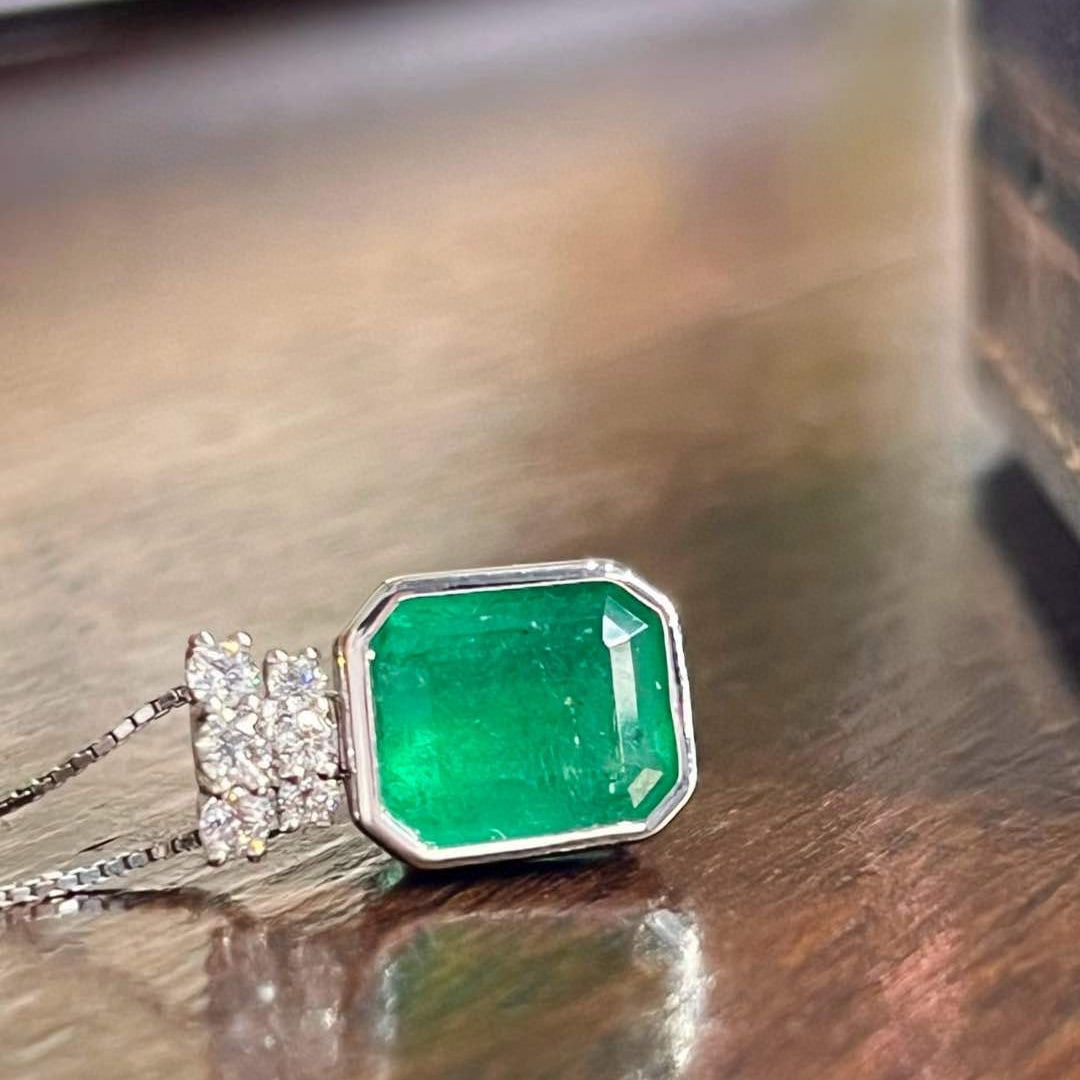 14k Gold 3.08 Ctw Vivid Green Natural Emerald & Diamond Pendant( Without Chain ) - 2