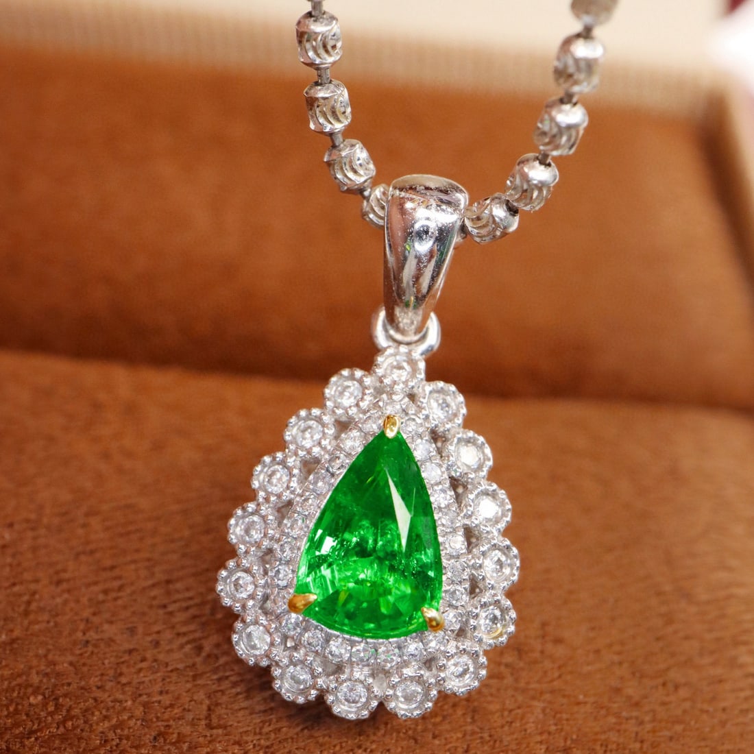 14k Gold 0.84 Ctw Vivid Green Natural Emerald & Diamond Pendant( Without Chain ) - 2