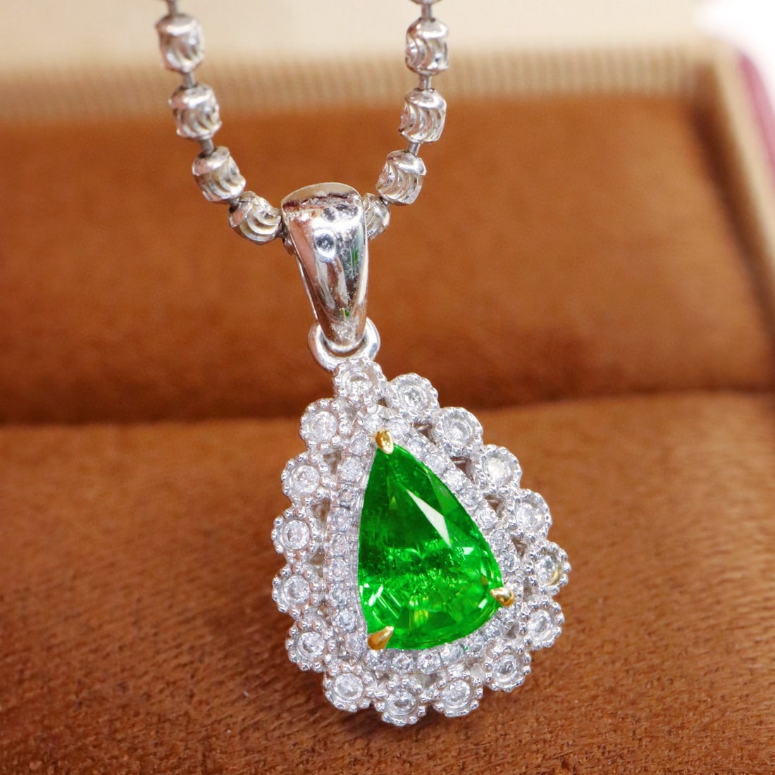 14k Gold 0.84 Ctw Vivid Green Natural Emerald & Diamond Pendant( Without Chain ) - 3