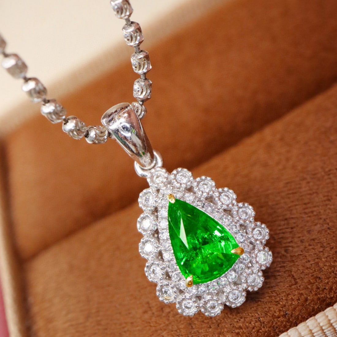 14k Gold 0.84 Ctw Vivid Green Natural Emerald & Diamond Pendant( Without Chain ) - 4