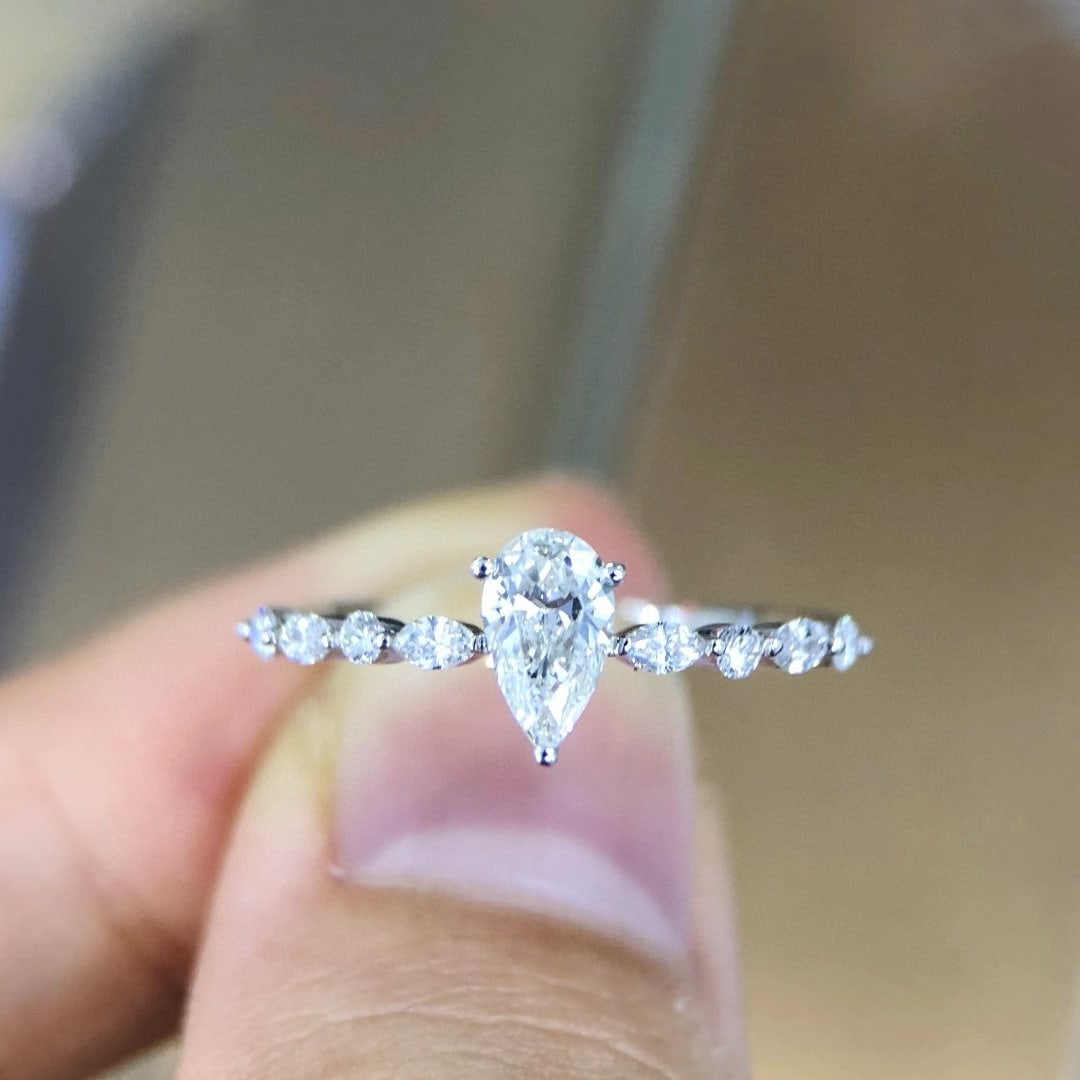 14k Gold 0.51 Ctw Natural H Diamond Ring: Ref:231080181 // gold content:14k gold // ring size:7. 25us // // main gemstone:diamond // shape:pear // carat weight:0. 33ct // clarity grade:vs-si // color:h // treatment:natural // // adjacent