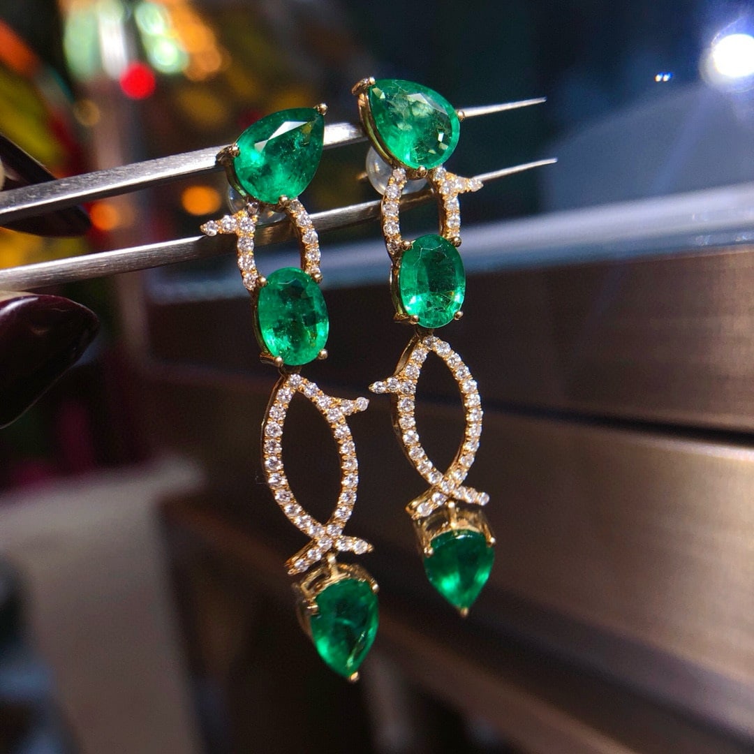 14k Gold 5.53 Ctw Vivid Green Natural Emerald & Diamond Earrings: Ref:231080184 // gold content:14k gold // main gemstone:emerald // shape:multiple // carat weight:5. 0ct // color:vivid green // treatment:natural // // adjacent gemstone 2 : diamond // shape:round