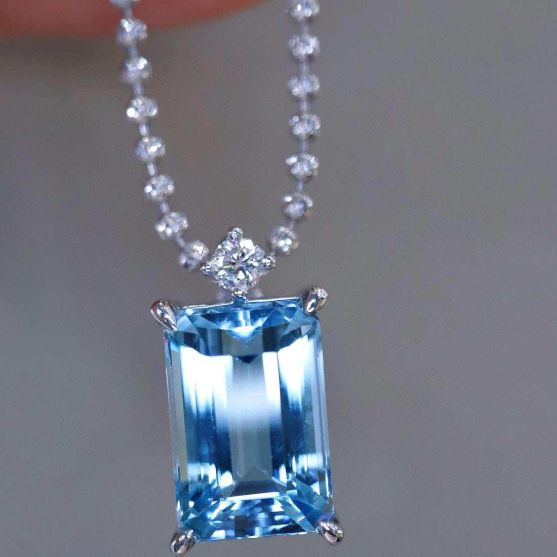 14k Gold 5.39 Ctw Natural Aquamarine & Lab Grown Diamond Pendant( Without Chain ): Ref:231080191 // gold content:14k gold // main gemstone:aquamarine // shape:octagonal // carat weight:5. 29ct // color:santa maria color // treatment:natural // // adjacent gemstone 2 : lab grown diam