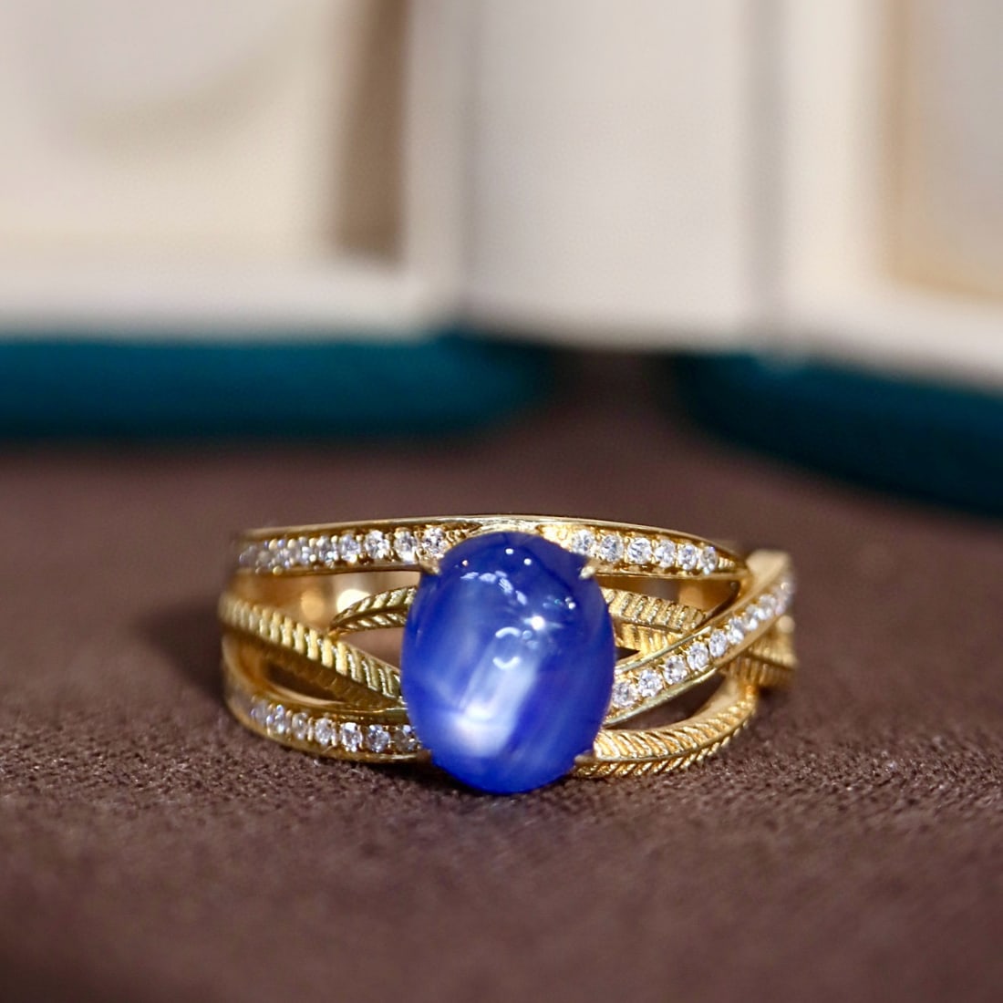 14k Gold 3.21 Ctw Natural Star Sapphire & Diamond Ring: Ref:231080194 // gold content:14k gold // ring size:7. 25us // // main gemstone:star sapphire // shape:oval // carat weight:3. 09ct // color:blue // treatment:natural // // adjacent gemstone 2 :