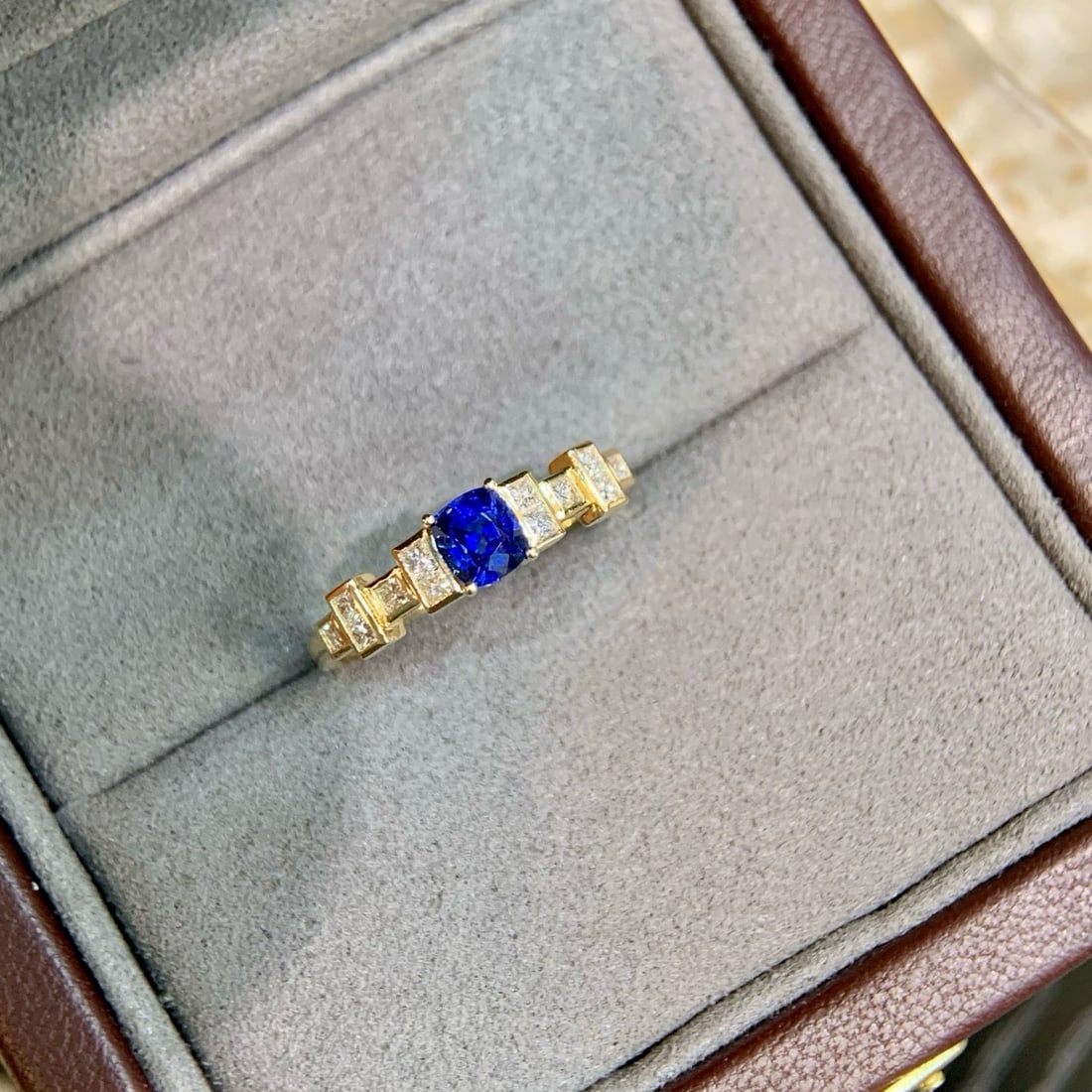14k Gold 0.81 Ctw Vivid Blue Natural Sapphire & Diamond Ring - 2