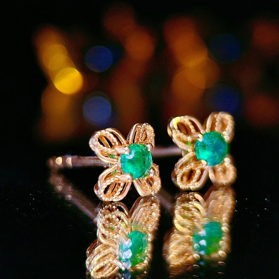 14k Gold 0.35 Ct Vivid Green Natural Emerald Earrings - 4