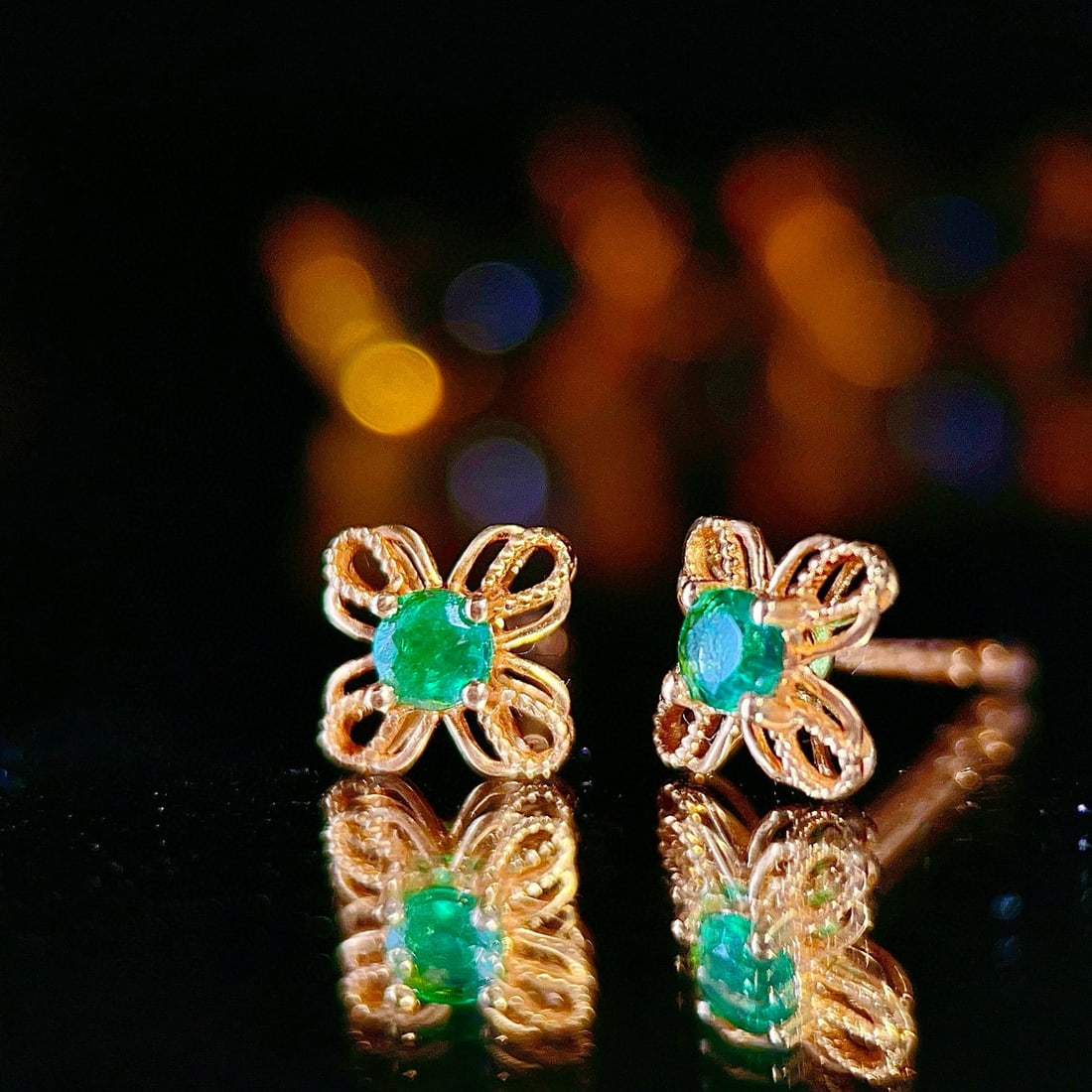 14k Gold 0.35 Ct Vivid Green Natural Emerald Earrings - 5