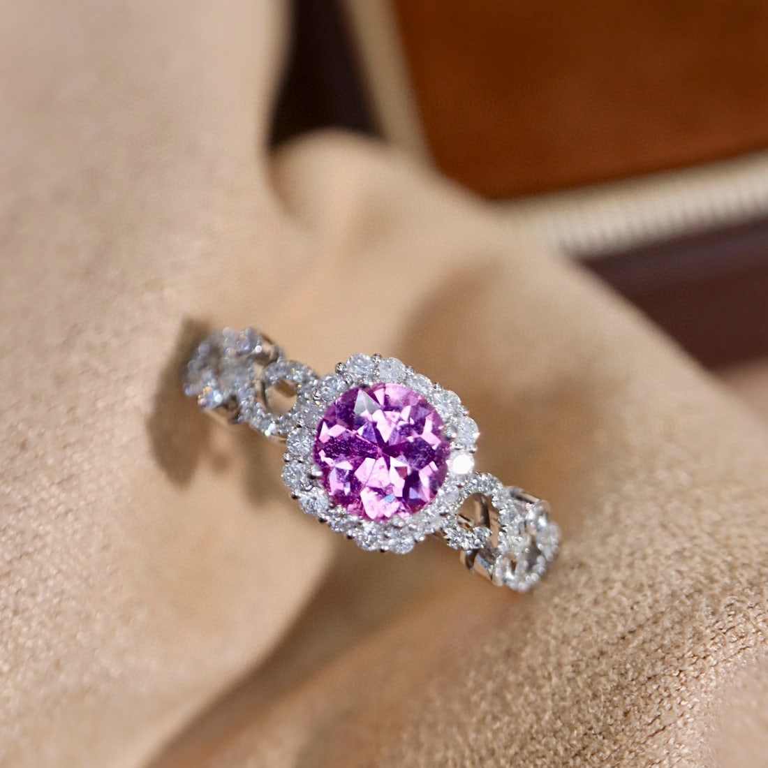 14k Gold 1.00 Ctw Natural Sapphire & Diamond Ring: Ref:231080219 // gold content:14k gold // ring size:7. 25us // // main gemstone:sapphire // shape:oval // carat weight:0. 70ct // color:pink // treatment:natural // // adjacent gemstone 2 : diamond