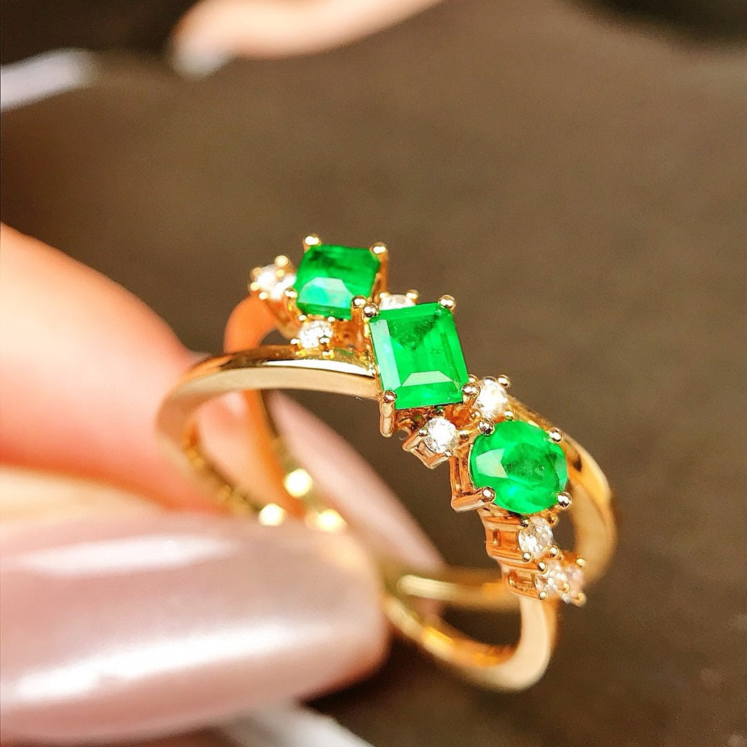14k Gold 0.72 Ctw Vivid Green Natural Emerald & Diamond Ring - 2