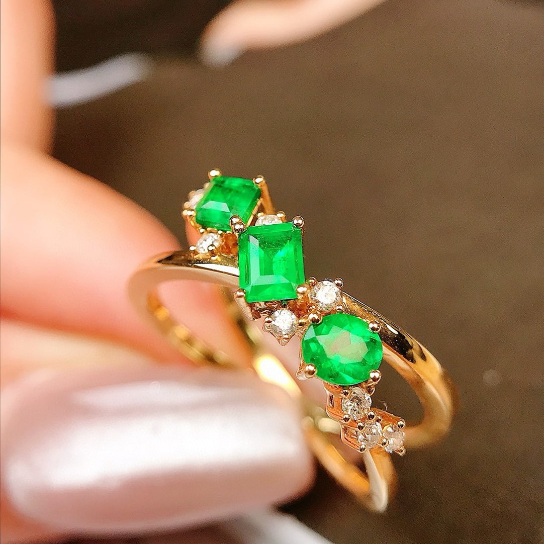 14k Gold 0.72 Ctw Vivid Green Natural Emerald & Diamond Ring - 4