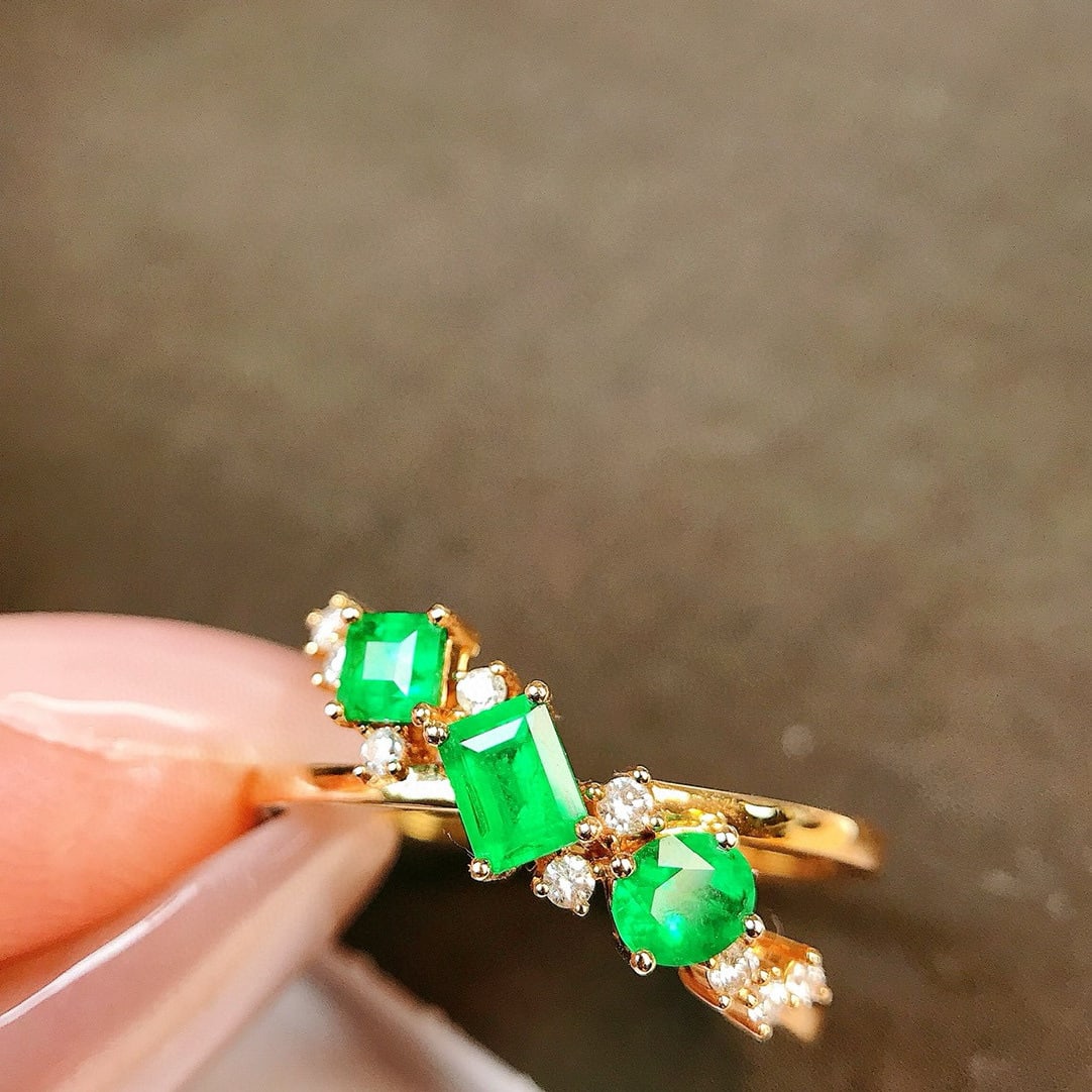14k Gold 0.72 Ctw Vivid Green Natural Emerald & Diamond Ring - 7