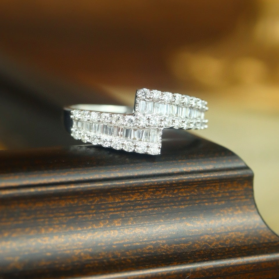 14k Gold 0.60 Ct Natural H Diamond Ring: Ref:231080243 // gold content:14k gold // ring size:7. 25us // // main gemstone:diamond // shape:multiple // carat weight:0. 60ct // clarity grade:vs-si // color:h // treatment:natural // Condition: