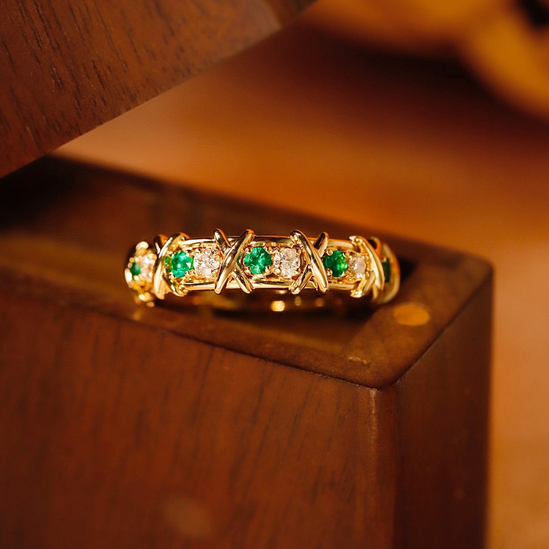 14k Gold 0.68 Ctw Vivid Green Natural Emerald & Diamond Ring: Ref:231080244 // gold content:14k gold // ring size:7. 25us // // main gemstone:emerald // shape:round // carat weight:0. 32ct // color:vivid green // treatment:natural // cut grade:g // // adjacent