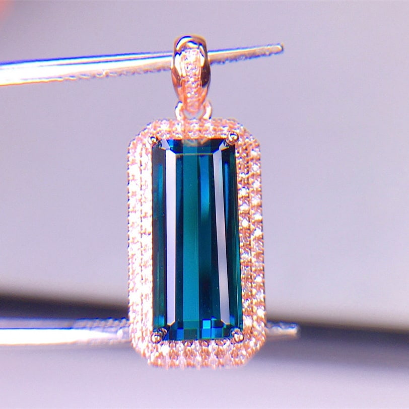 14k Gold 4.2 Ct Natural Tourmaline & Diamond Pendant( Without Chain ): Ref:231080253 // gold content:14k gold // main gemstone:tourmaline // shape:octagonal // carat weight:4. 2ct // color:blue // treatment:natural // // adjacent gemstone 2 : diamond // shape:round //