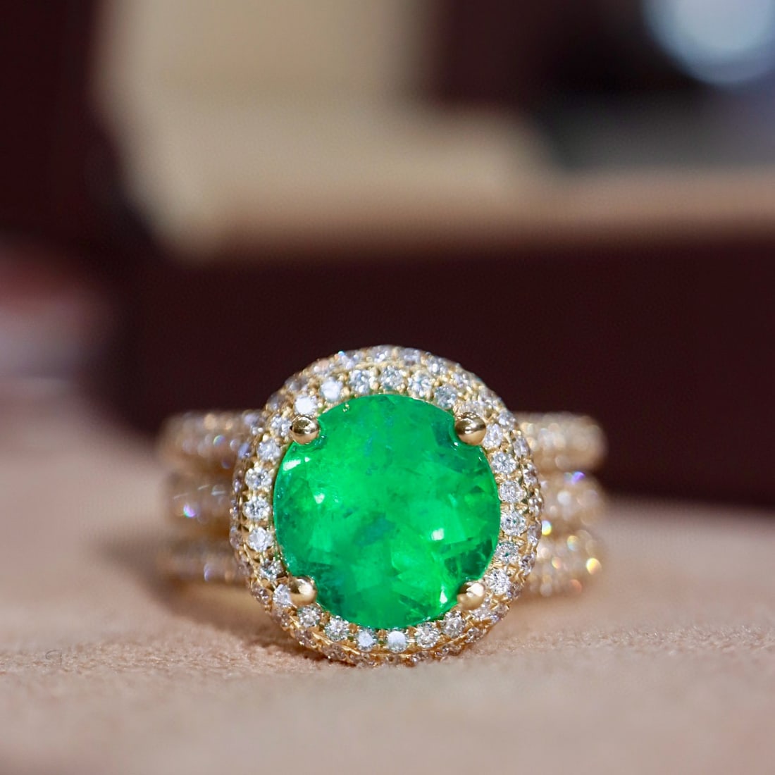 14k Gold 2.80 Ctw Vivid Green Natural Emerald & Diamond Ring: Ref:231080265 // gold content:14k gold // ring size:7. 25us // // main gemstone:emerald // shape:round // carat weight:2. 09ct // color:vivid green // treatment:natural // cut grade:g // // adjacent g