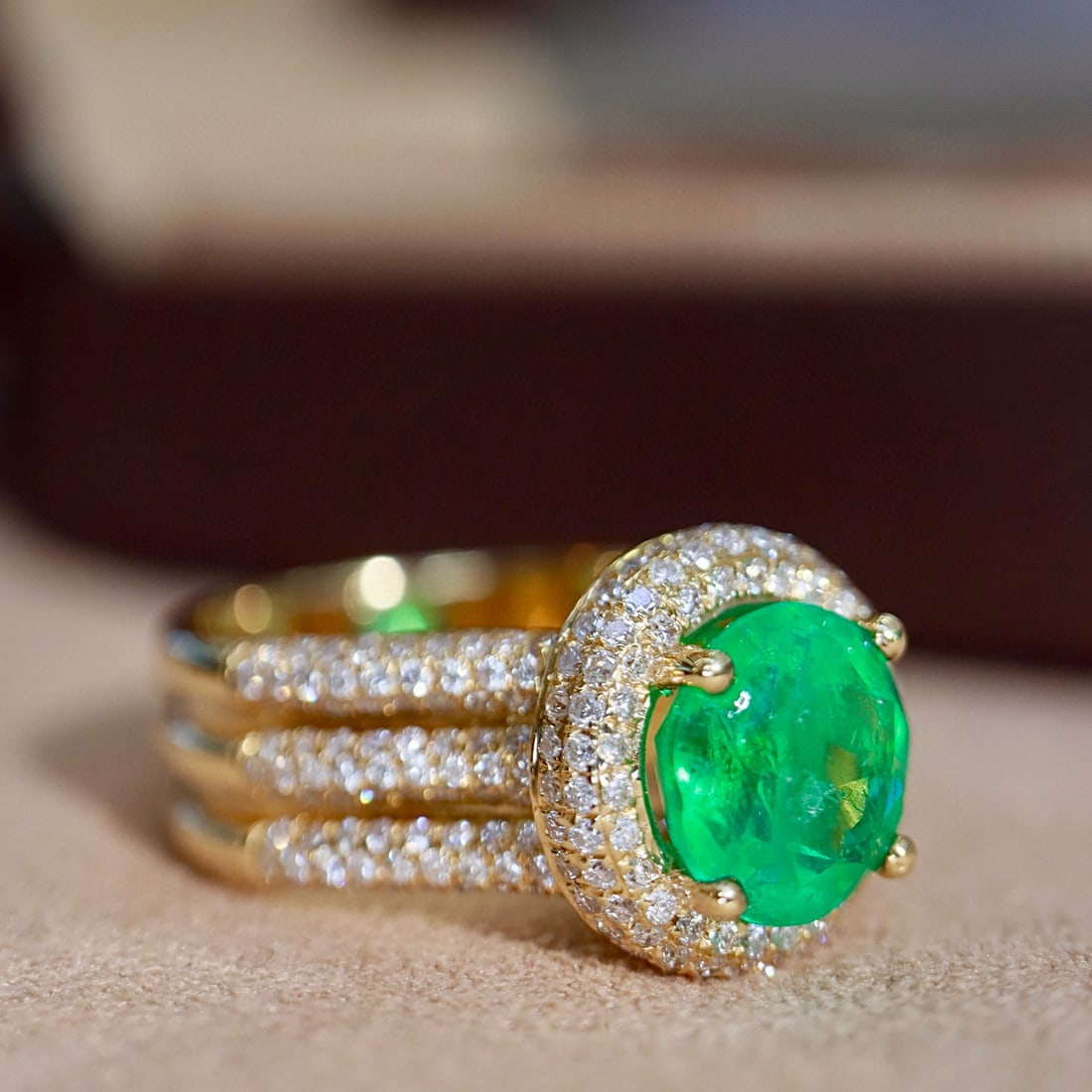 14k Gold 2.80 Ctw Vivid Green Natural Emerald & Diamond Ring - 2