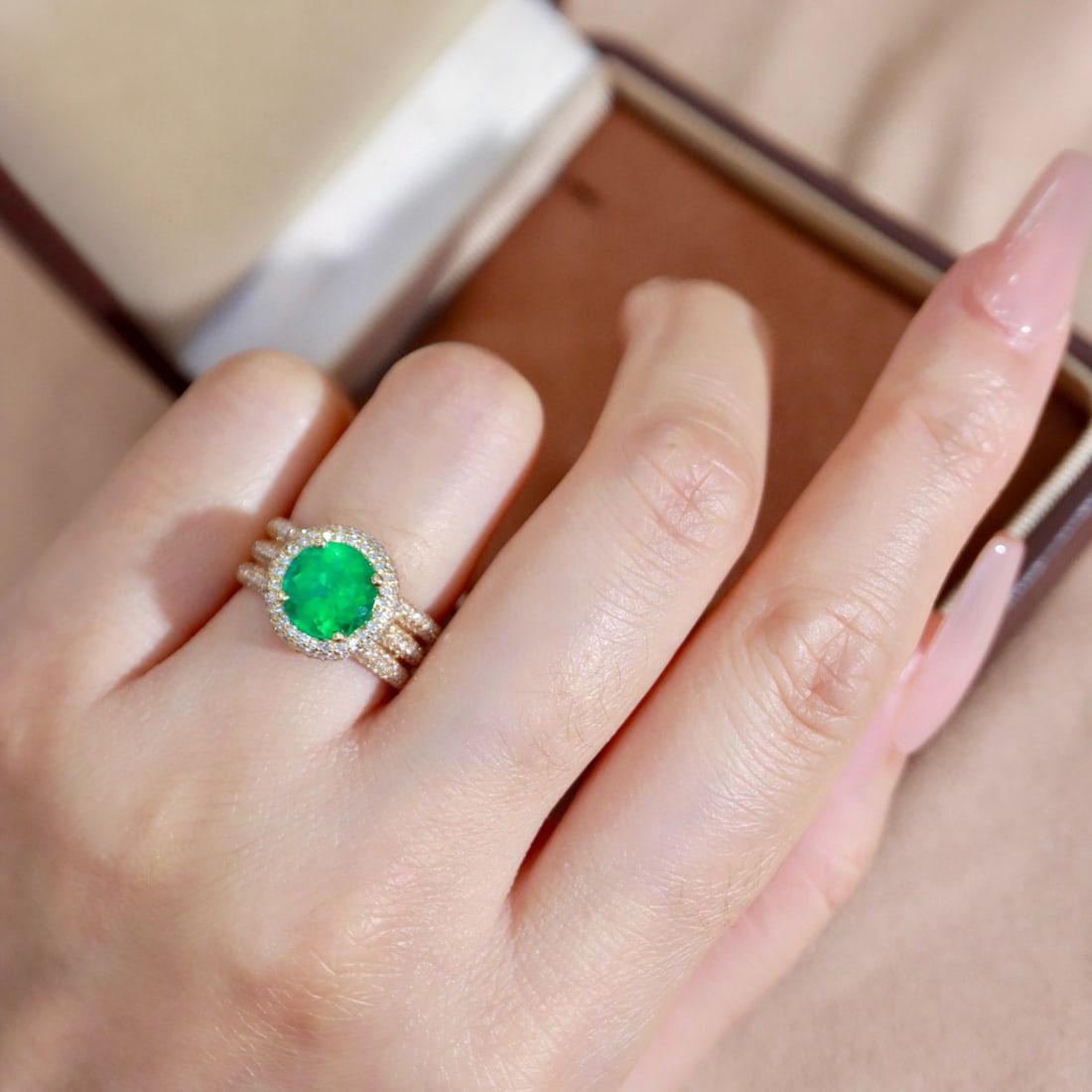 14k Gold 2.80 Ctw Vivid Green Natural Emerald & Diamond Ring - 4