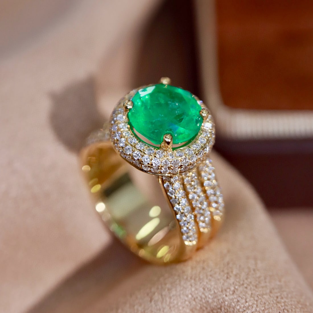 14k Gold 2.80 Ctw Vivid Green Natural Emerald & Diamond Ring - 6