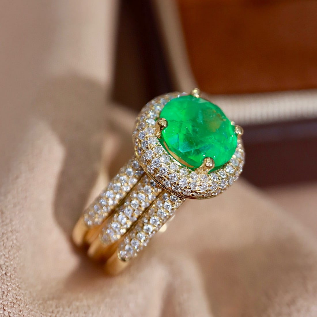 14k Gold 2.80 Ctw Vivid Green Natural Emerald & Diamond Ring - 7