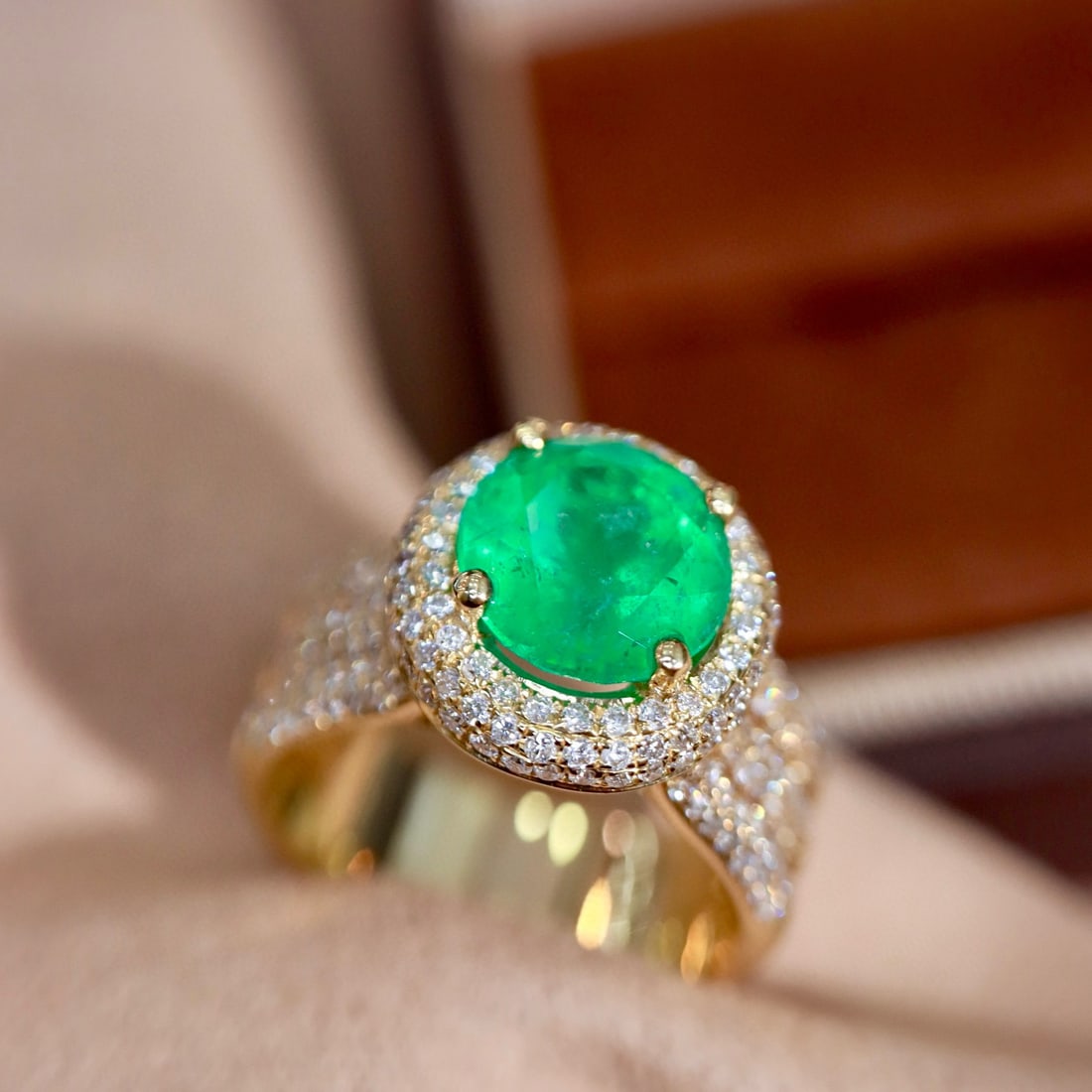 14k Gold 2.80 Ctw Vivid Green Natural Emerald & Diamond Ring - 8