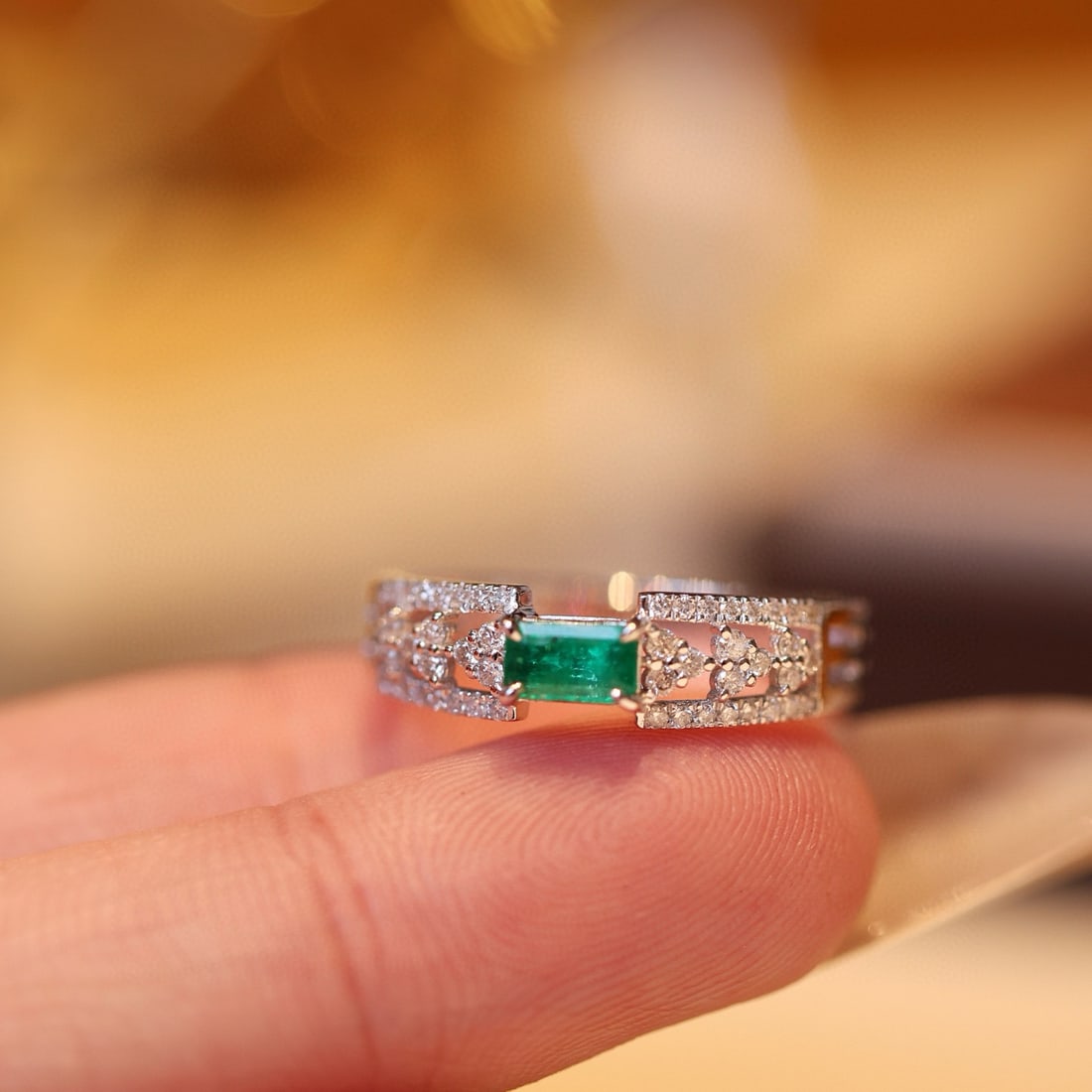 14k Gold 0.59 Ctw Vivid Green Natural Emerald & Diamond Ring - 5