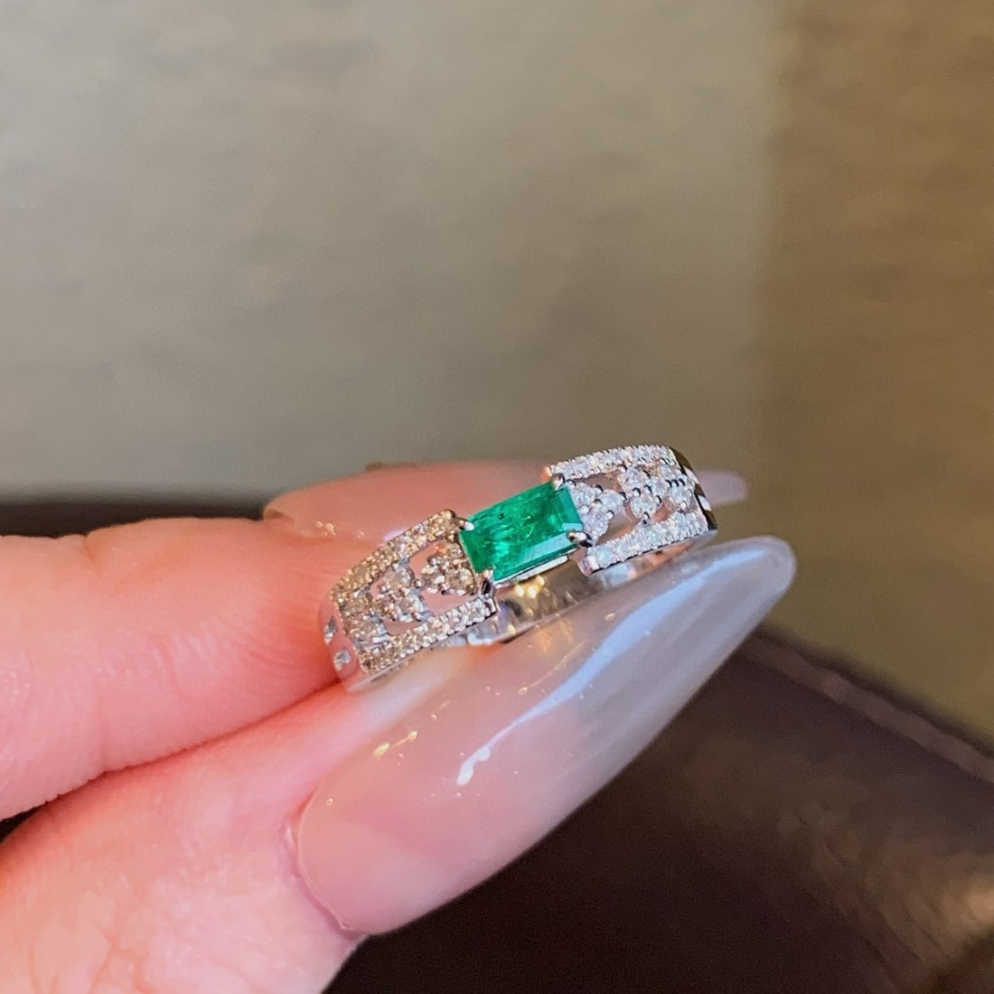 14k Gold 0.59 Ctw Vivid Green Natural Emerald & Diamond Ring - 6