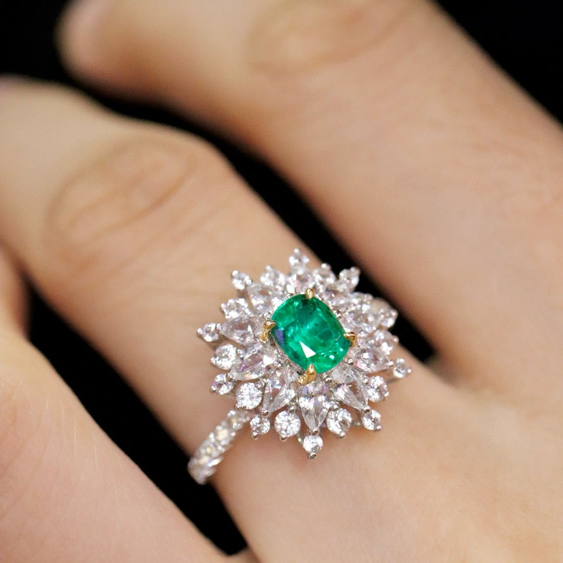 14k Gold 0.66 Ctw Vivid Green Natural Emerald & Diamond Ring - 5