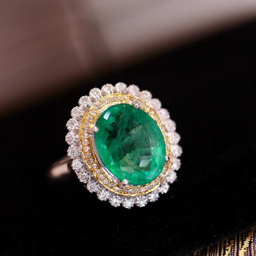 14k Gold 3.65 Ct Vivid Green Natural Emerald & Diamond Ring: Ref:231080274 // gold content:14k gold // ring size:7. 25us // // main gemstone:emerald // shape:oval // carat weight:3. 65ct // color:vivid green // treatment:natural // // adjacent gemstone 2 : diam