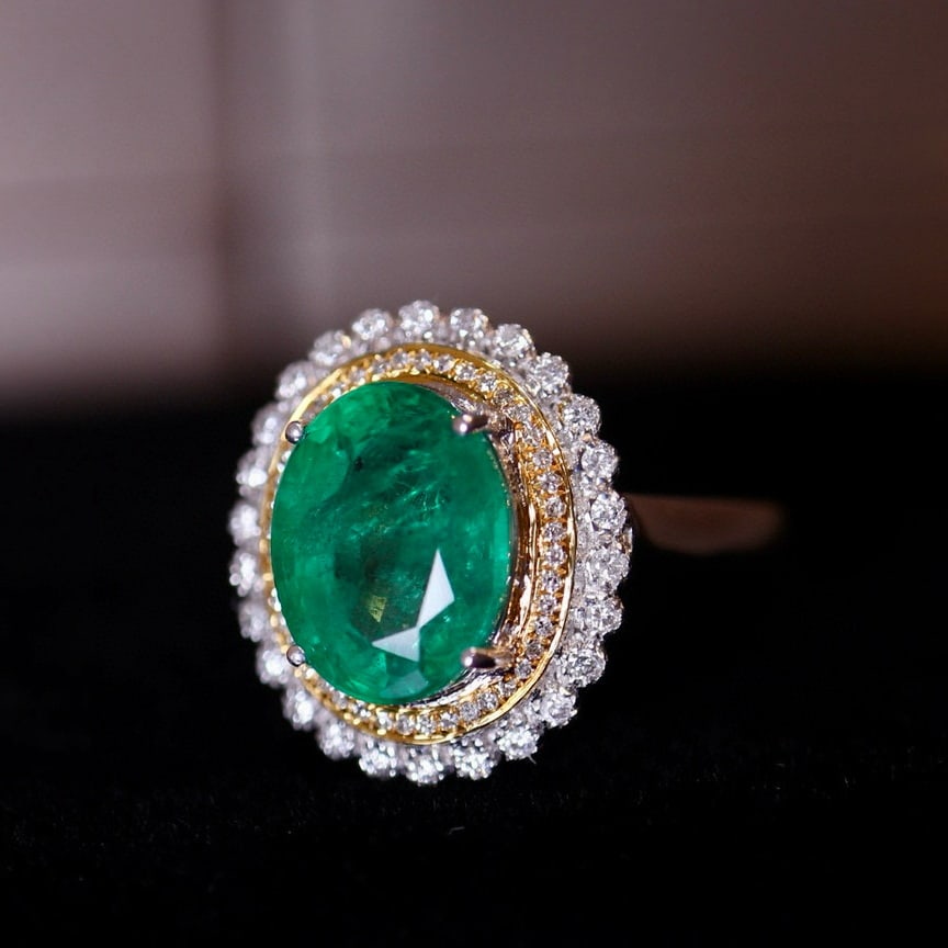 14k Gold 3.65 Ct Vivid Green Natural Emerald & Diamond Ring - 2