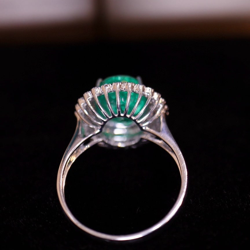 14k Gold 3.65 Ct Vivid Green Natural Emerald & Diamond Ring - 4