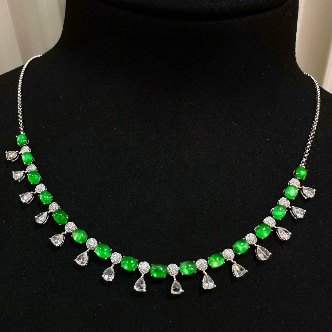 14k Gold 3 Ct Vivid Green Natural Emerald & Diamond Necklace - 2