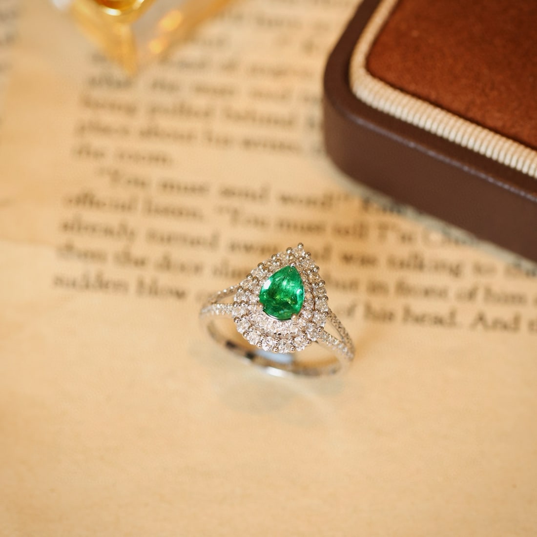 14k Gold 1.20 Ctw Vivid Green Natural Emerald & Diamond Ring - 4