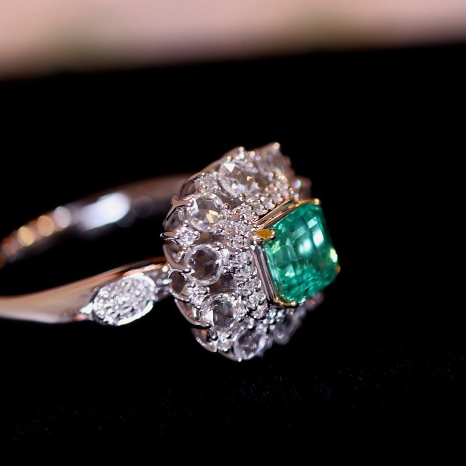14k Gold 0.67 Ct Natural Emerald & Diamond Ring - 4