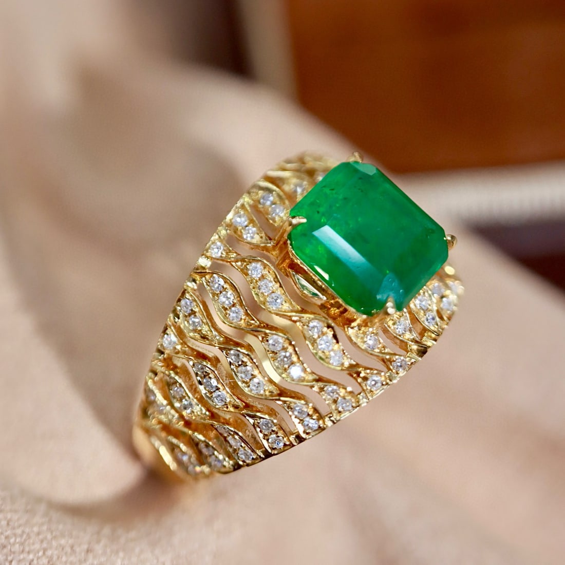 14k Gold 2.15 Ctw Vivid Green Natural Emerald & Diamond Ring - 7