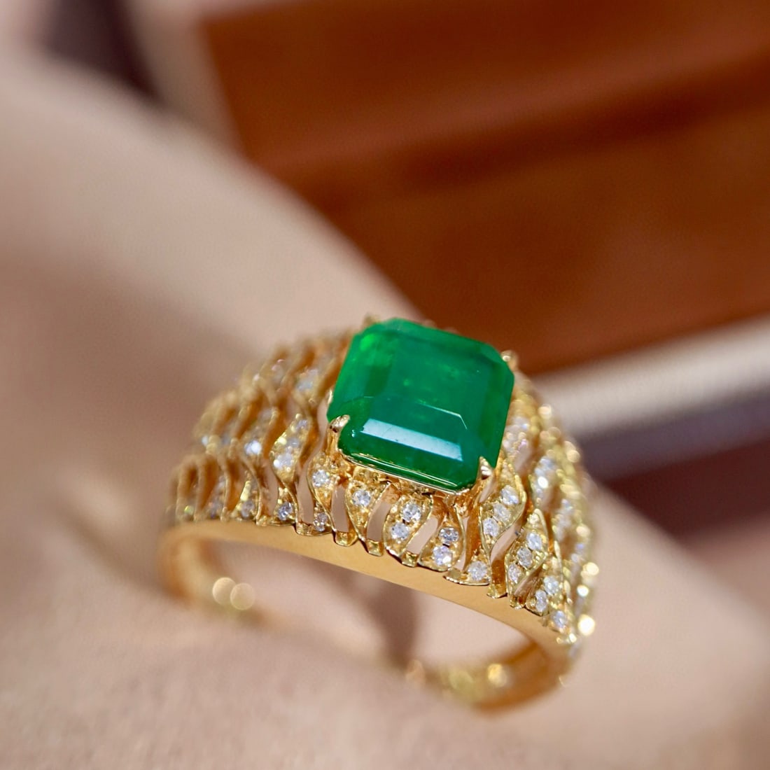 14k Gold 2.15 Ctw Vivid Green Natural Emerald & Diamond Ring - 8