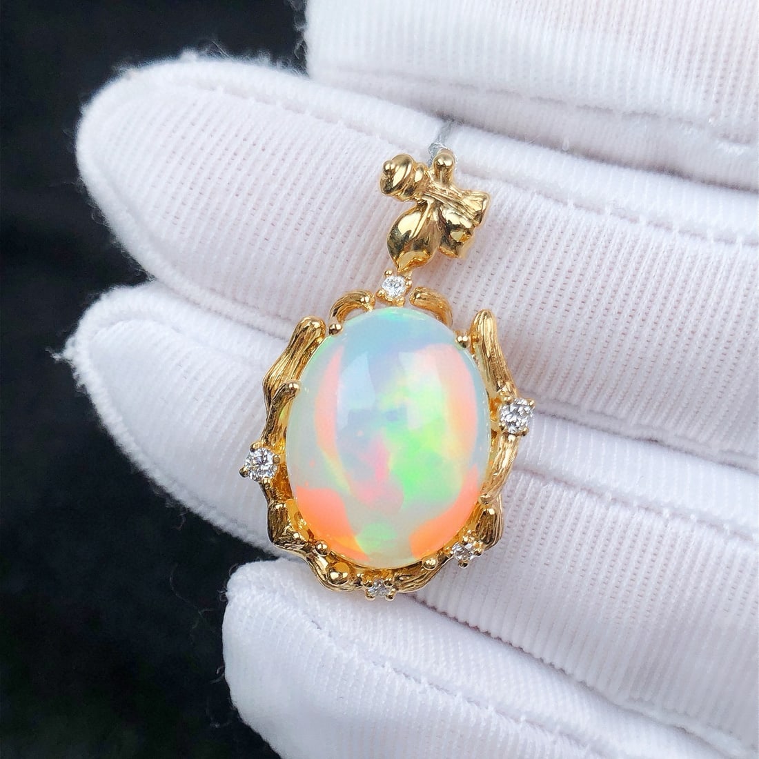 14k Gold 6.04 Ctw Natural Opal & Diamond Pendant( Without Chain ): Ref:231080297 // gold content:14k gold // main gemstone:opal // shape:oval // carat weight:5. 92ct // color:color // treatment:natural // // adjacent gemstone 2 : diamond // shape:round // carat