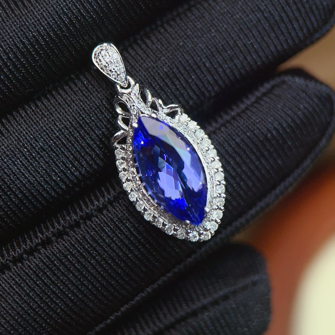 14k Gold 3.61 Ctw Natural Tanzanite & Diamond Pendant( Without Chain ): Ref:231080298 // gold content:14k gold // main gemstone:tanzanite // shape:marquise // carat weight:3. 25ct // color:blue // treatment:natural // // adjacent gemstone 2 : diamond // number of