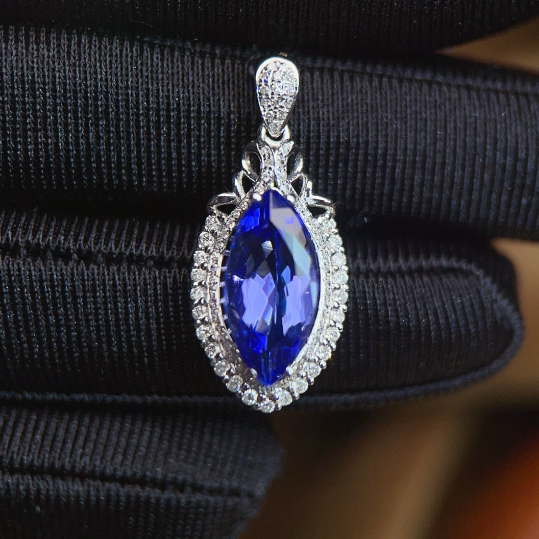 14k Gold 3.61 Ctw Natural Tanzanite & Diamond Pendant( Without Chain ) - 4