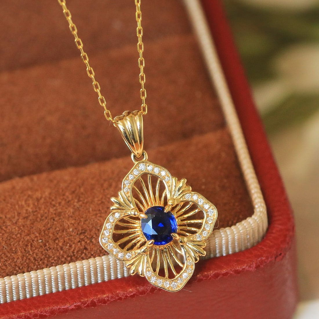14k Gold 0.58 Ctw Natural Sapphire & Diamond Pendant( Without Chain ): Ref:231080310 // gold content:14k gold // main gemstone:sapphire // shape:oval // carat weight:0. 5ct // color:royal blue // treatment:natural // // adjacent gemstone 2 : diamond // shape:round //